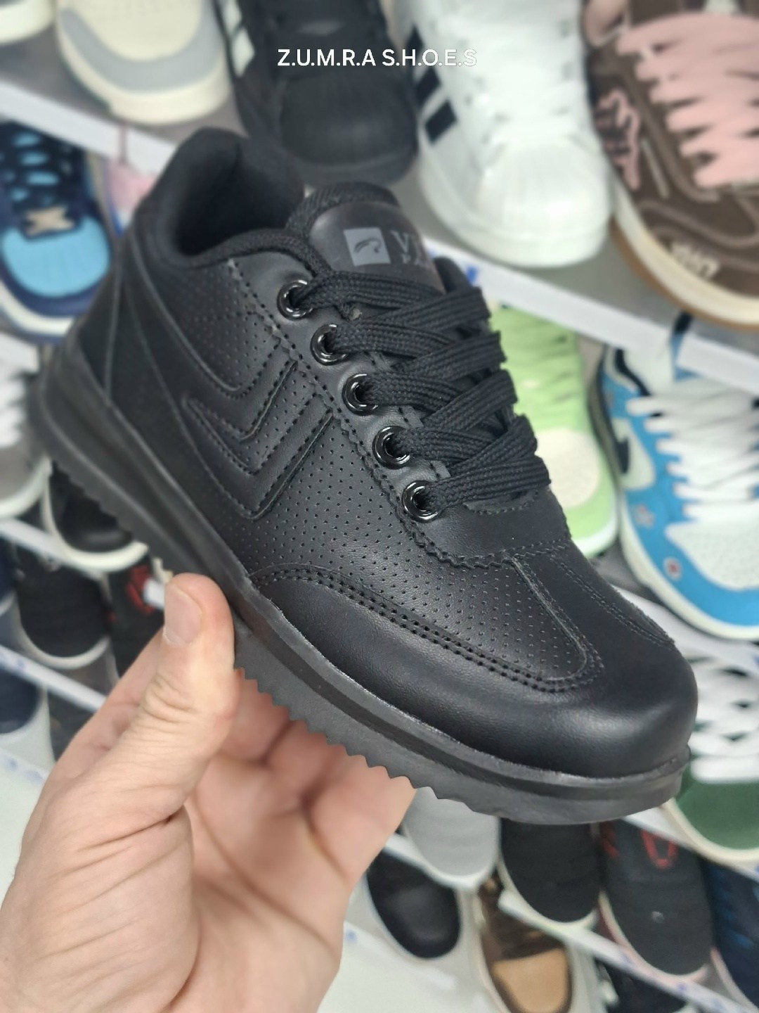 ,женские кроссовки,кроссовка,черные кроссовки,повседневные кроссовки