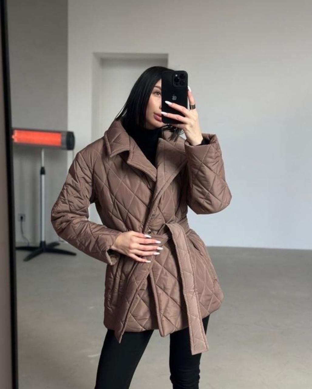 куртка стеганая удлиненная демисезон с поясом zarina,демисезонная женская куртка,куртка женская демисезонная стеганая,стеганая куртка с поясом,стеганая куртка демисезон