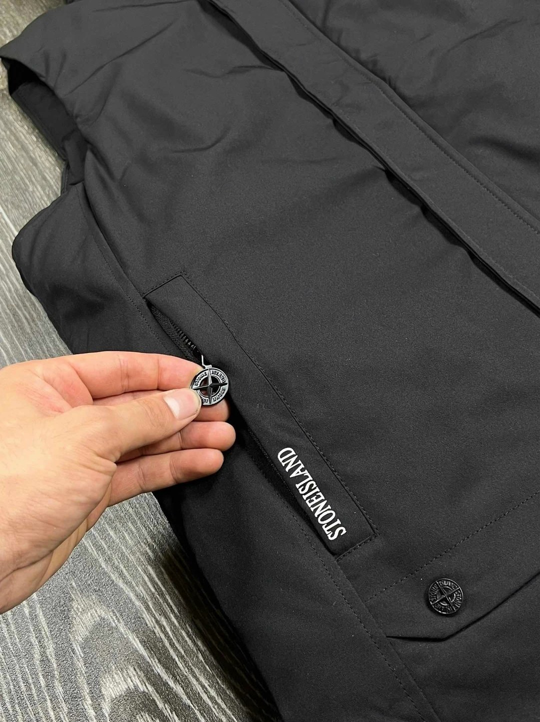 жилетка stone island,жилетка стон исланд,stone island мужской жилет цвет black,жилет stone island,жилет утепленный stone island