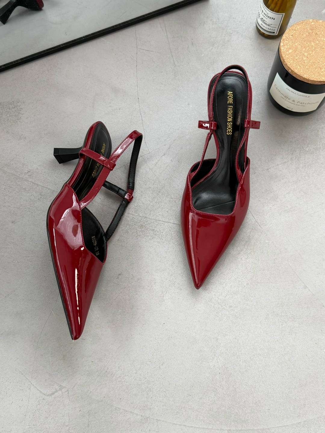 женские туфли лодочки,босоножки стильные,,босоножки из лакированной кожи на высоком каблуке-шпильке с острым носком,босоножки женские