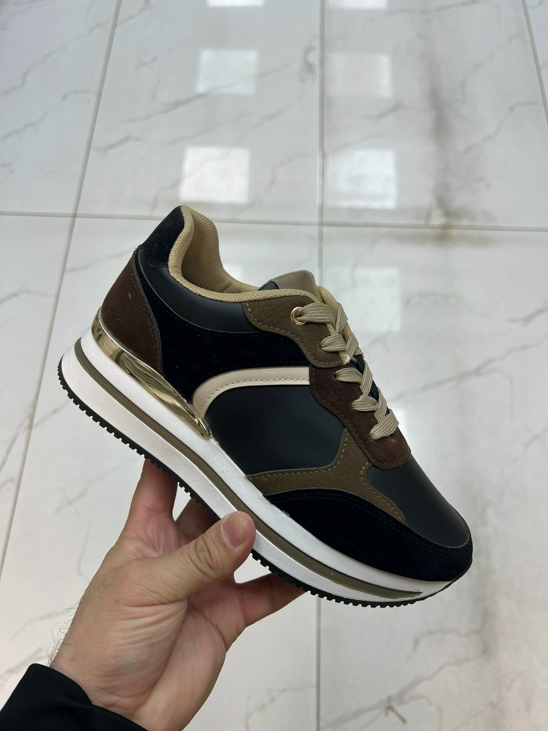 ,женские кроссовки,обуви,женская ,модные кроссовки