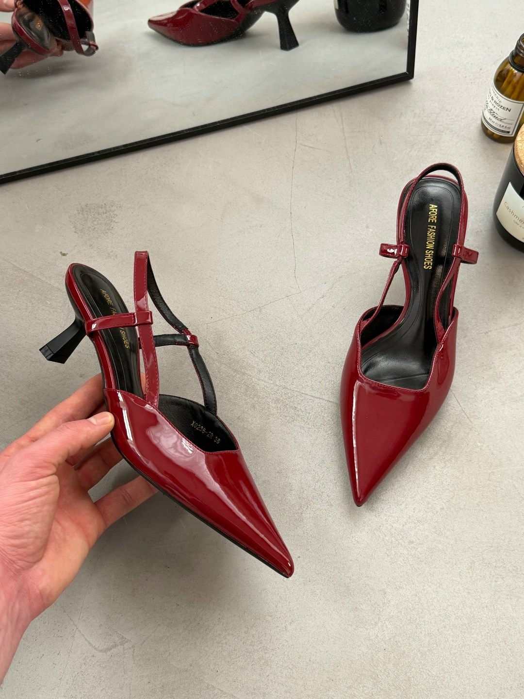 женские туфли лодочки,босоножки стильные,,босоножки из лакированной кожи на высоком каблуке-шпильке с острым носком,босоножки женские