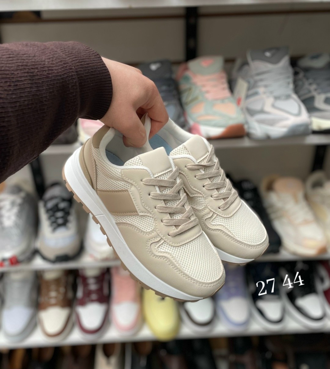 женские кроссовки,,кроссовки модные,кроссовки для женщин,повседневные кроссовки