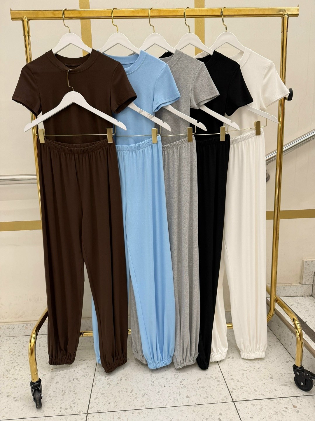 костюм женский,костюм с брюками,спортивные костюм,костюм с широкими брюками,костюм с широкими штанами