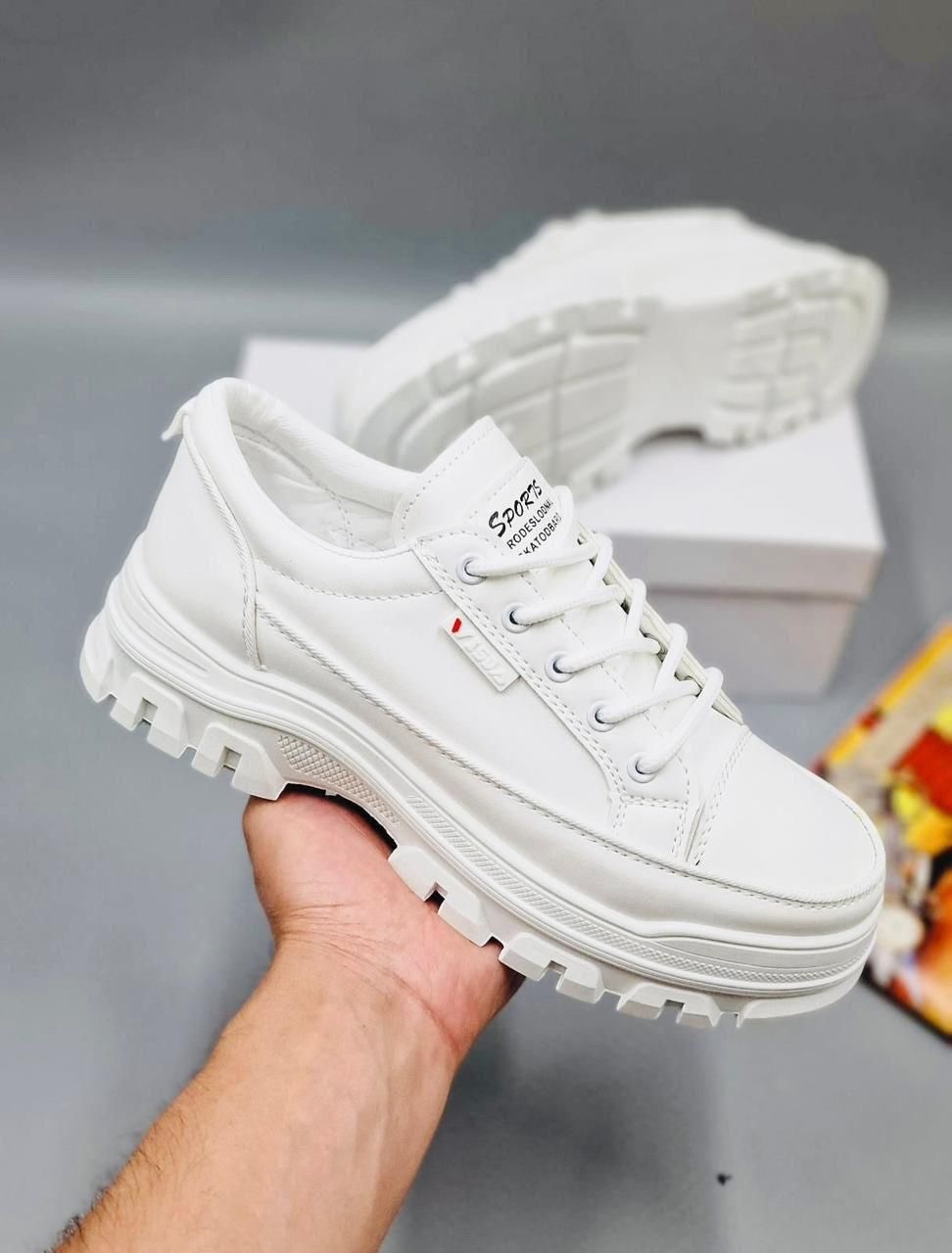 ,женские кроссовки,кроссовки для женщин,модные кроссовки,спортивная