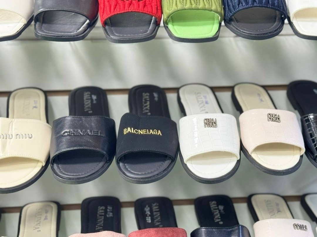 ,шлепанцы женские,женские шлепки,женская ,модные шлепанцы