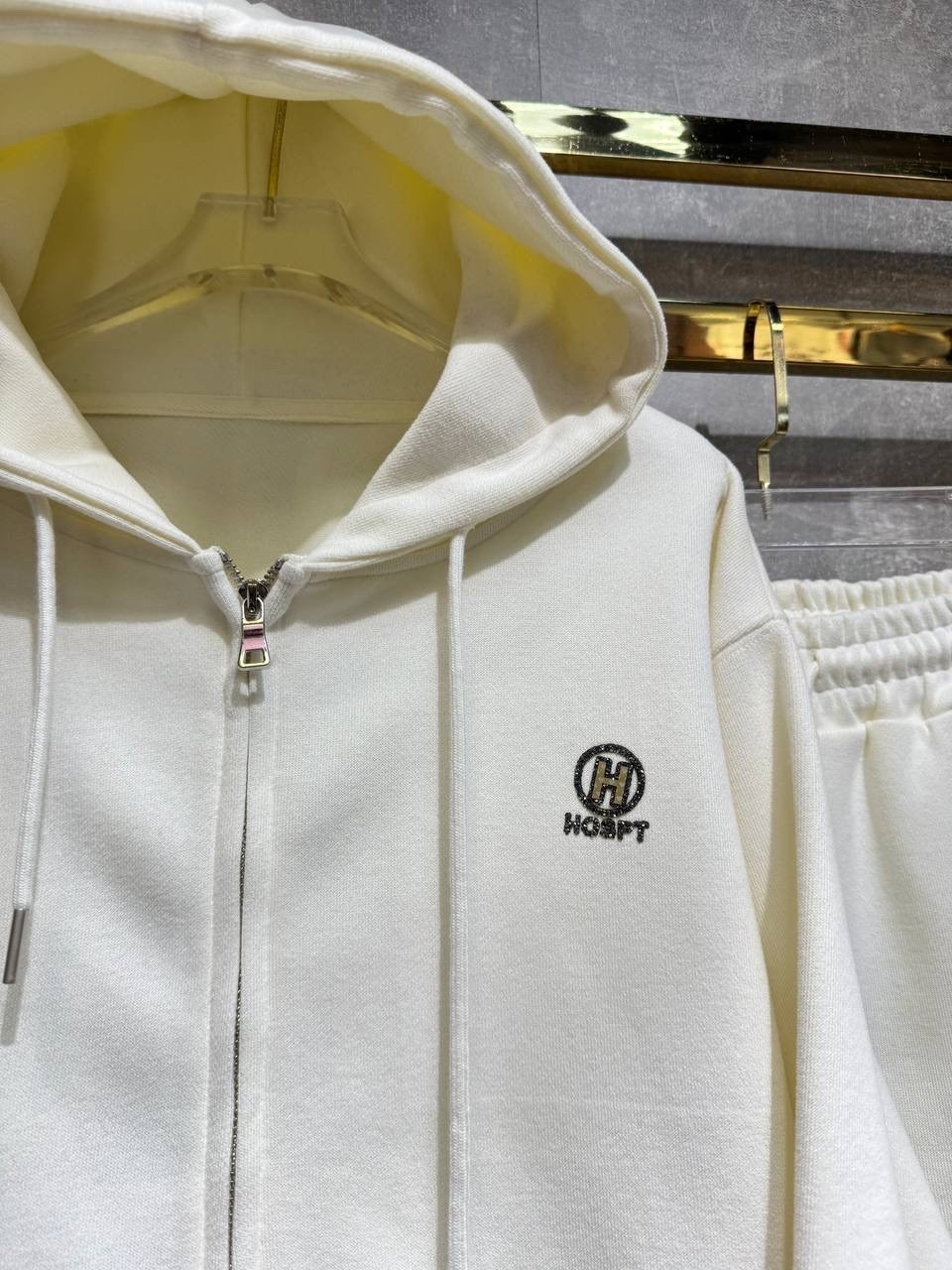 костюм спортивный,стильные костюмы,костюм спортивный женский,костюм белый,костюм кашемировый