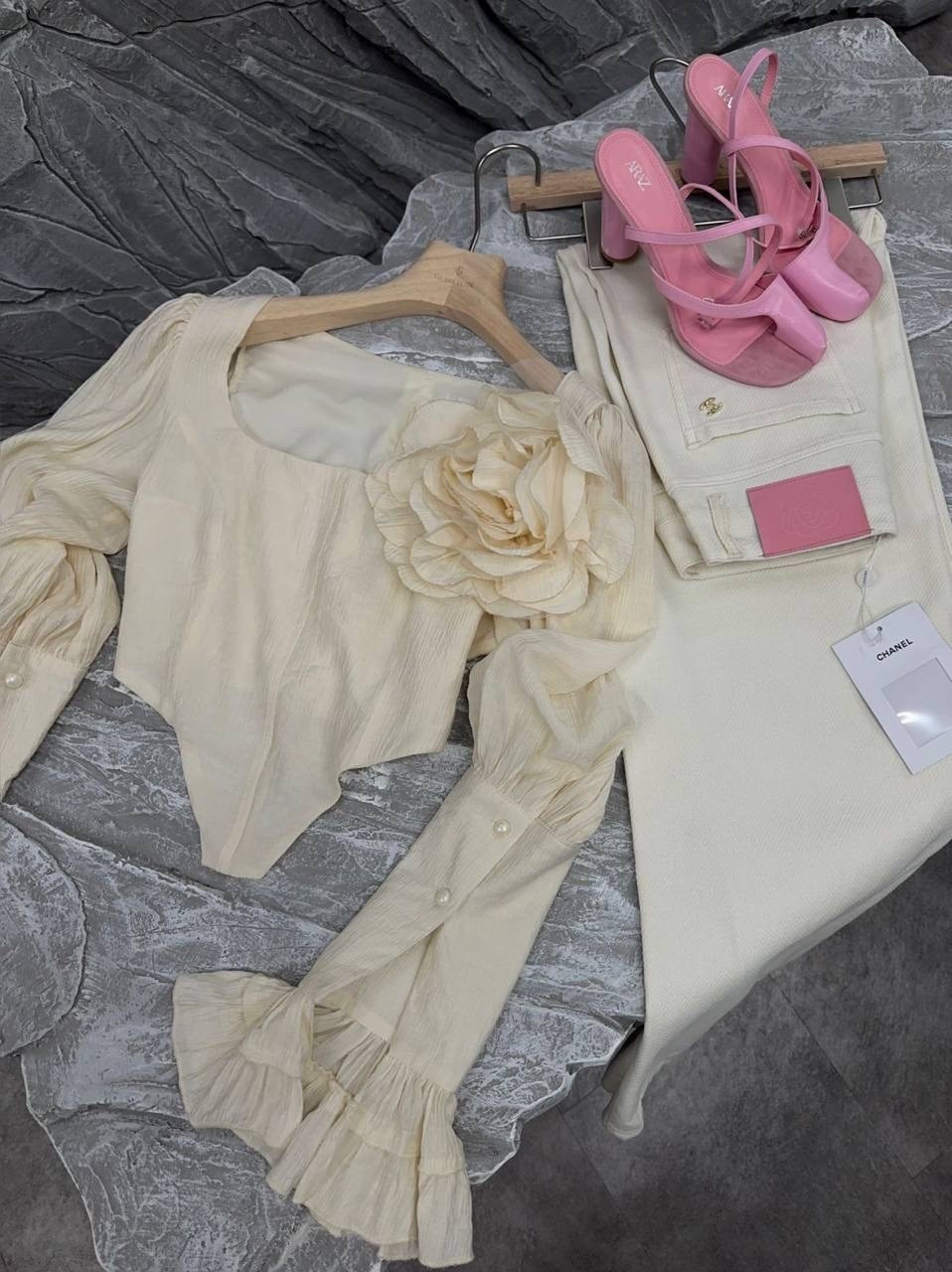 блузка с оборками,блузка с 3d цветами для женщин,женская блузка,блузка с объемными рукавами,блуза с розами