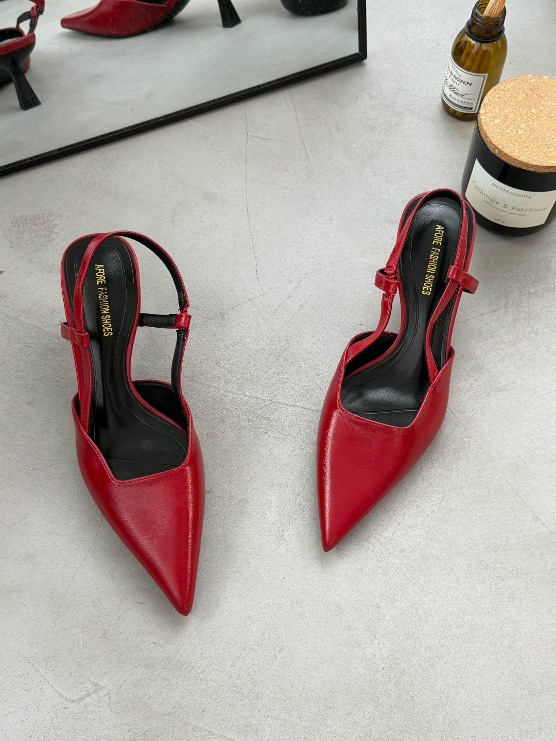 женские туфли лодочки,босоножки стильные,,босоножки из лакированной кожи на высоком каблуке-шпильке с острым носком,босоножки женские