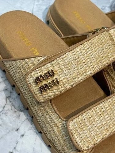 сандалии женские,сандалии,женские шлепанцы prada,шлепанцы miu miu,модные шлепанцы