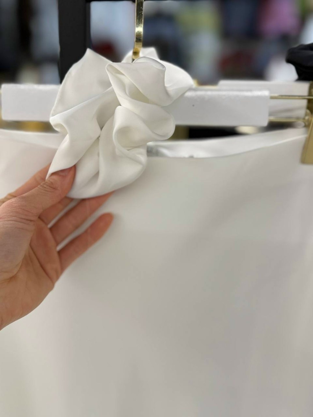 юбка атласная,шелковая юбка,коричневая атласная юбка,атласная юбка коричневого цвета,образ с шелковой юбкой миди