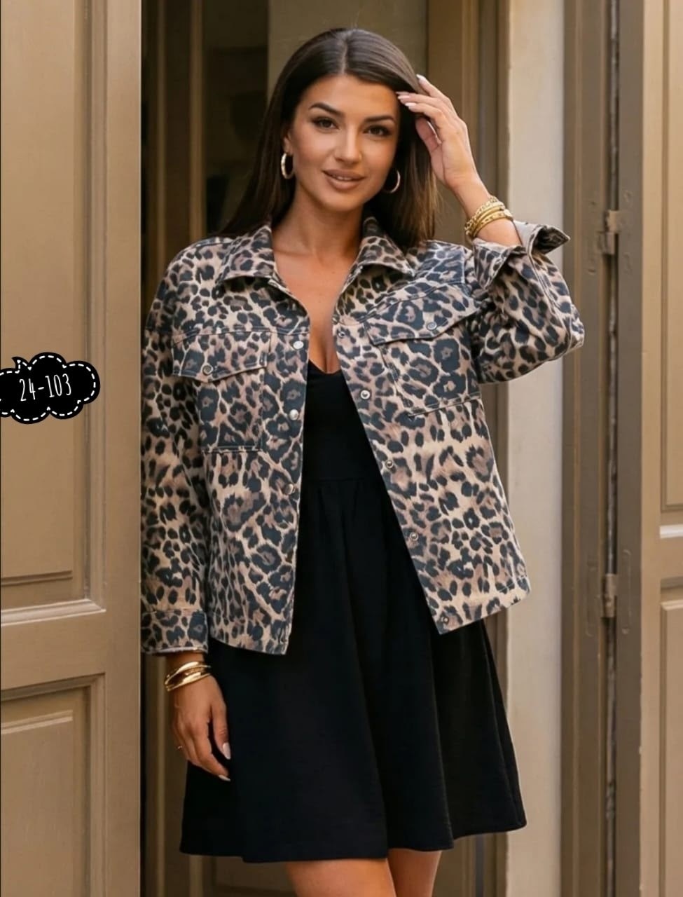 женская джинсовая куртка с леопардовым принтом,джинсовая куртка с леопардовым принтом,леопардовая куртка,джинсовая куртка,куртка модная