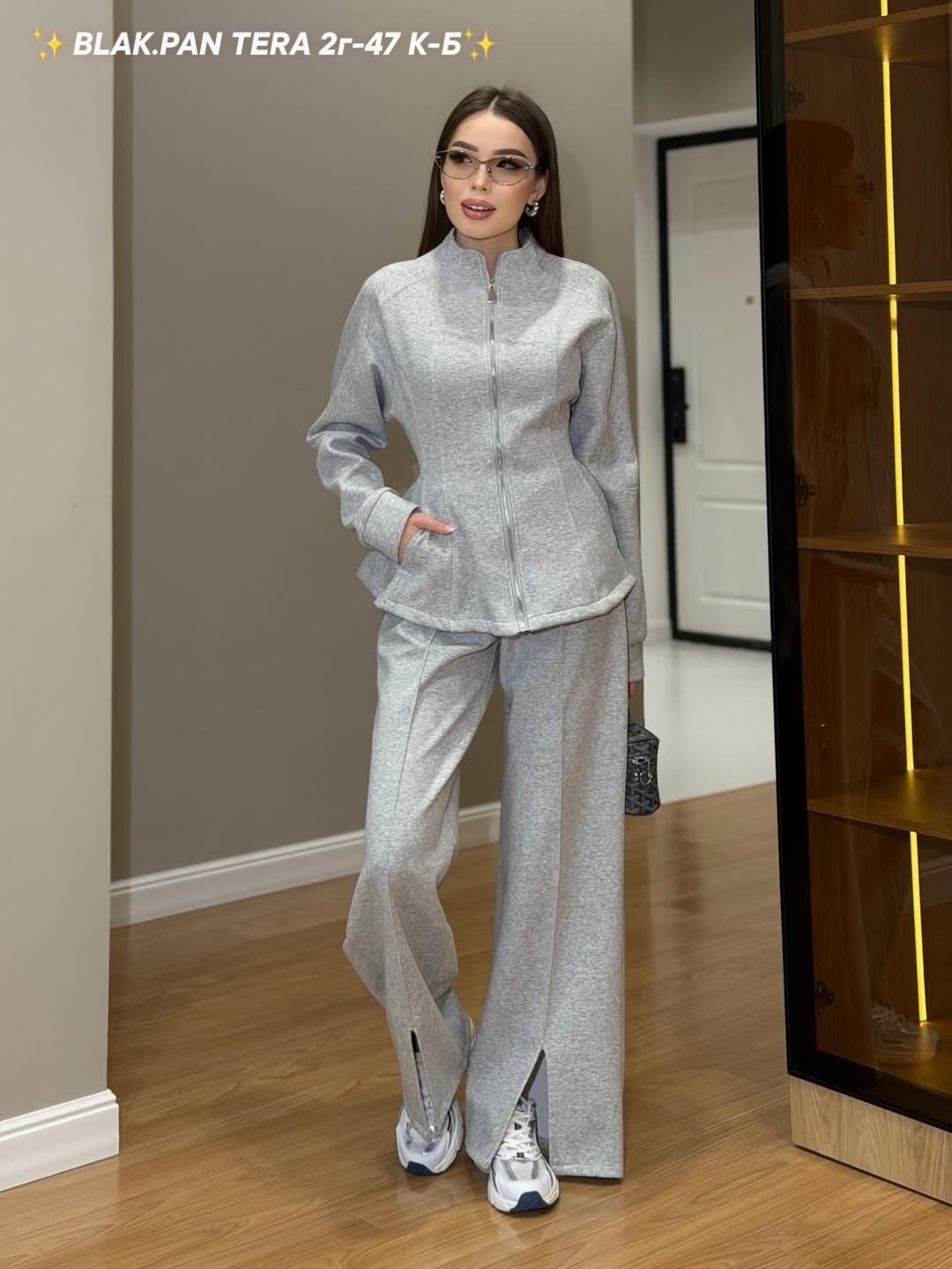 спортивный костюм свободного кроя,cпортивный костюм женский на флисе,костюм брючный с капюшоном futurcouture,женские костюмы спортивные,женский спортивный костюм на молнии