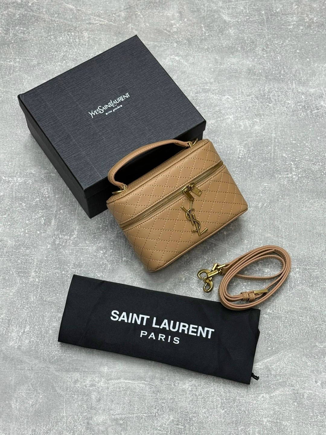 saint laurent сумка,сумки yves saint laurent,сумка женская yves saint laurent,косметичка yves saint laurent,saint laurent сумка на плечо