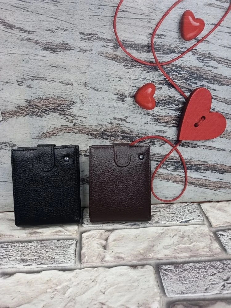 портмоне мужское из натуральной кожи,мужские портмоне,кошелек мужской из натуральной кожи,кошелек мужской,портмоне мужское выполнено из натуральной кожи вола