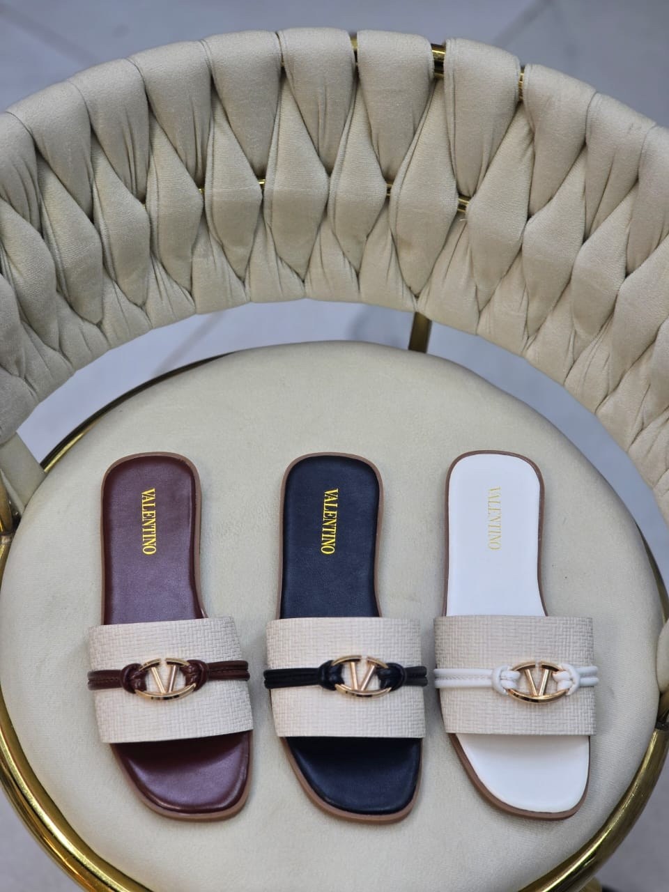 ,тапочки валентино,модные сандалии,женские модные тапочки от valentino,шлепанцы женские