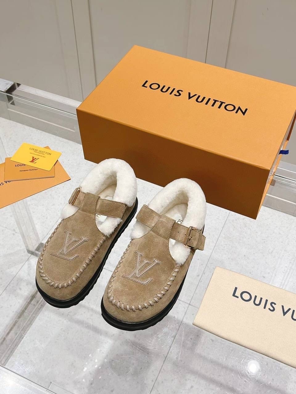 женские сандали louis vuitton,женские сандалии луи виттон colorado с мехом,женские замшевые ботинки louis vuitton colorado comfort на меху черные,женские замшевые ботинки louis vuitton colorado comfor