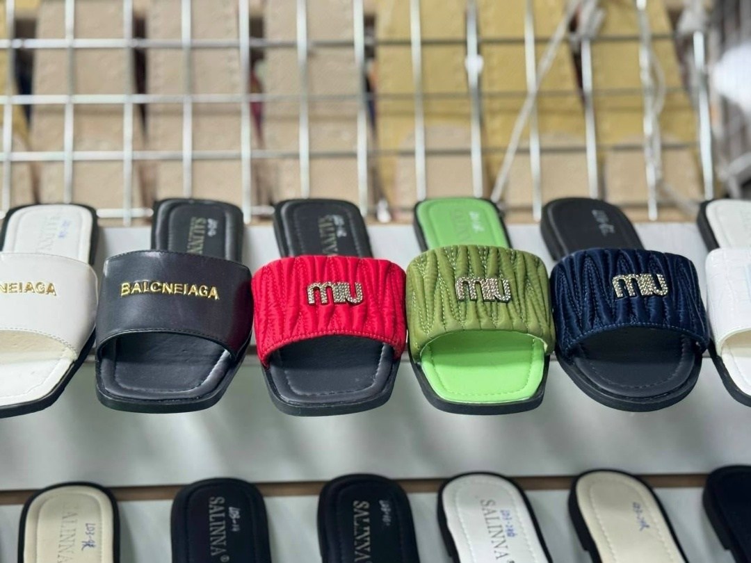 ,шлепанцы женские,женские шлепки,женская ,модные шлепанцы