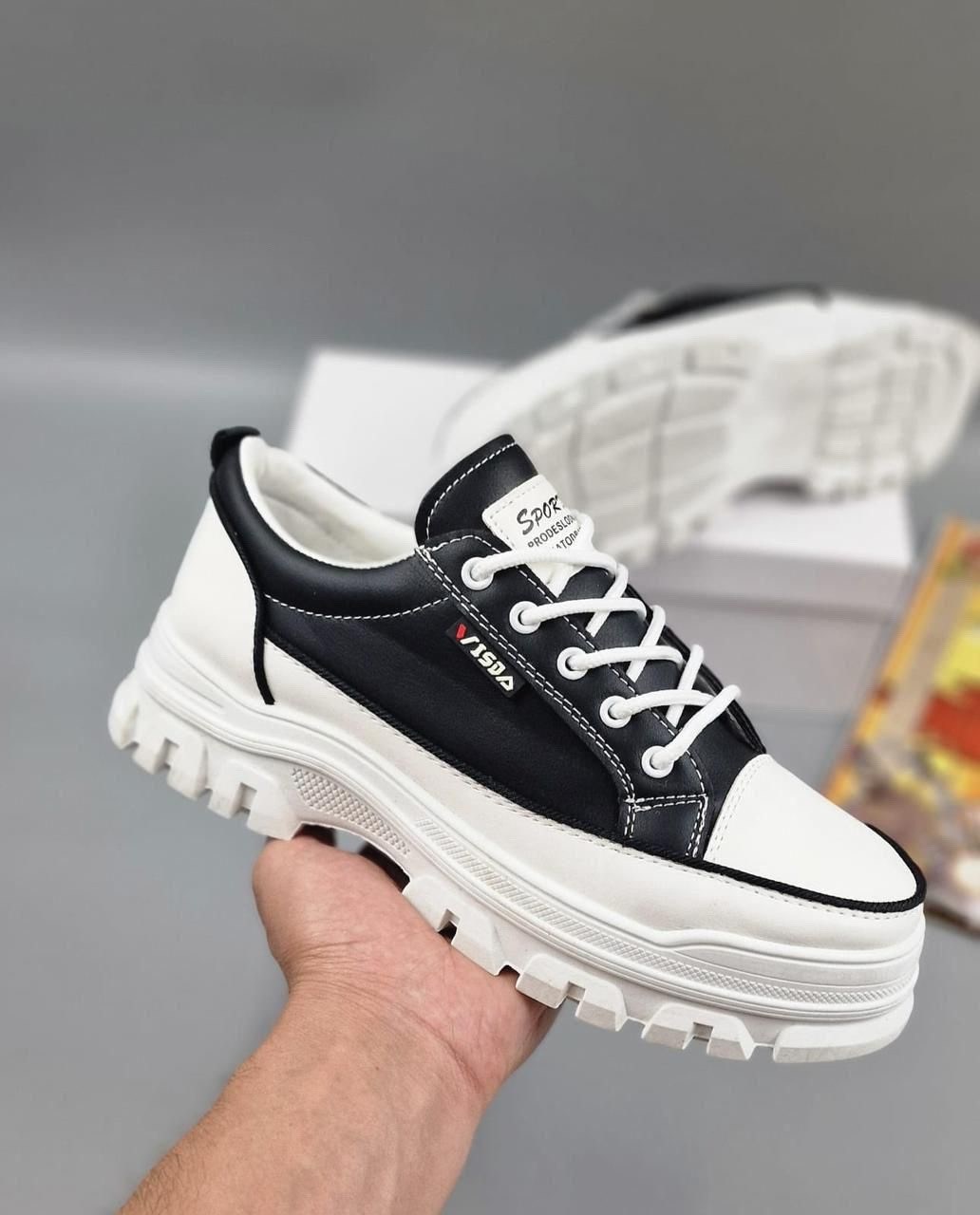 ,женские кроссовки,кроссовки для женщин,модные кроссовки,спортивная