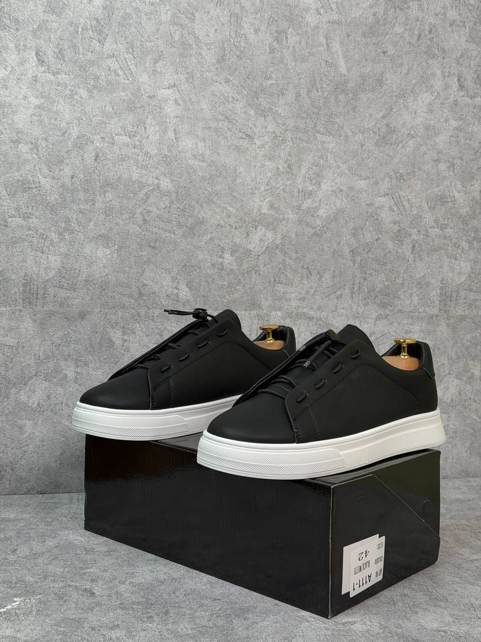 ,мужские кеды,мужские кеды натуральная кожа черного цвета,кеды мужские кожаные,черные кожаные мужские кеды на белой подошве т-945