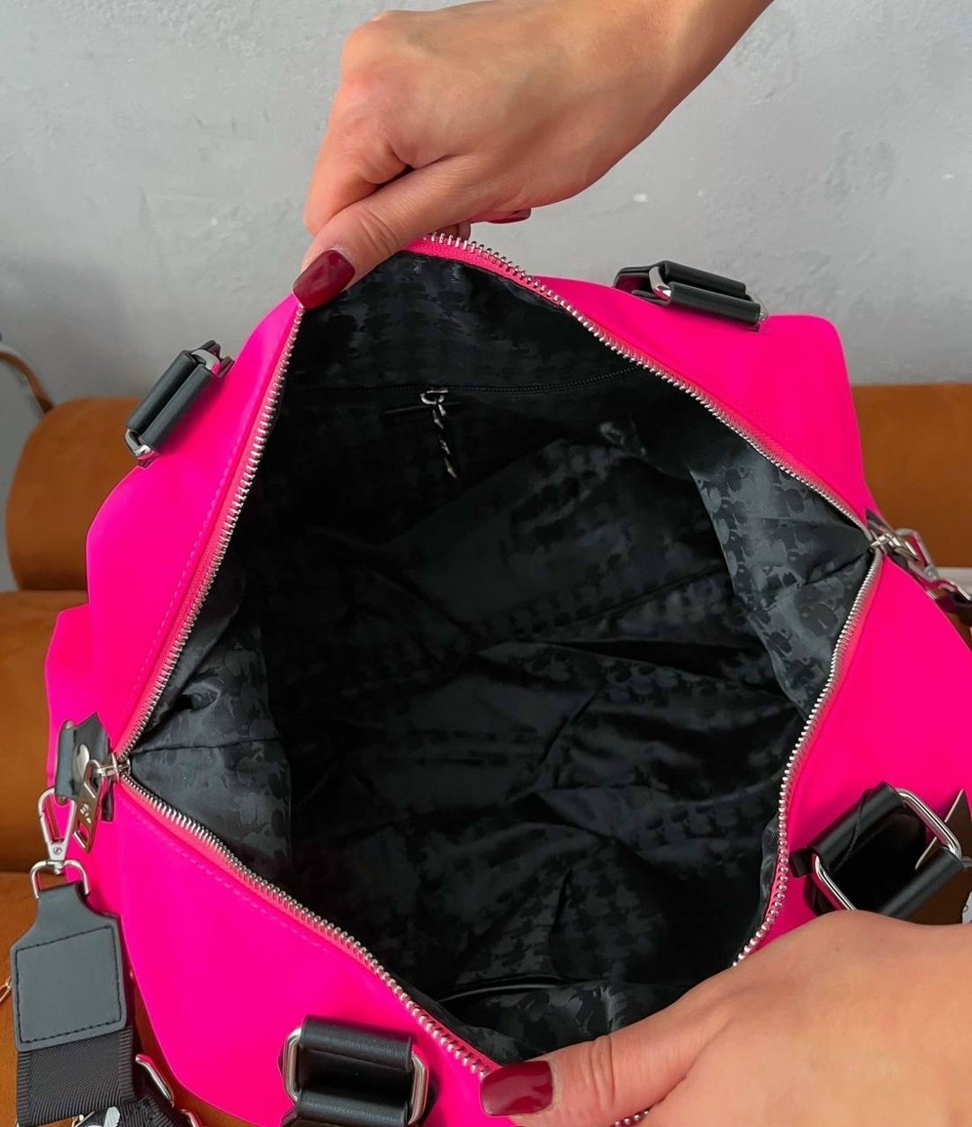 большая спортивная сумка karl lagerfeld,сумка karl lagerfeld спортивная,karl lagerfeld сумка дорожная,сумка женская дорожная спортивная karl lagerfeld,сумка спортивная женская