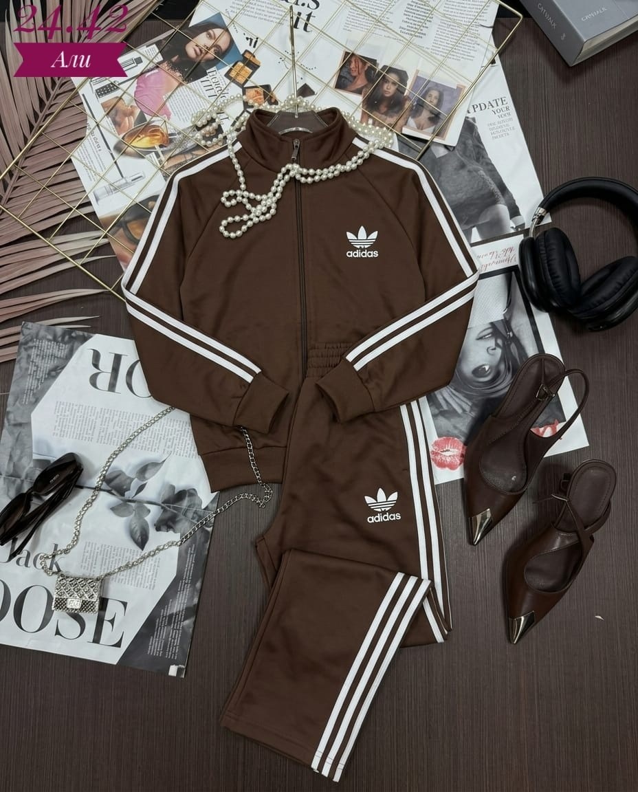 спортивный костюм adidas,костюм адидас,спортивный костюм adidas originals,комплект одежды adidas sportswear,спортивные костюмы адидас