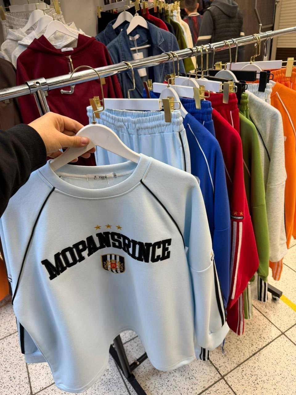 спортивные костюмы,стиль одежды,лёгкий костюм адидас,спортивные костюмы женские