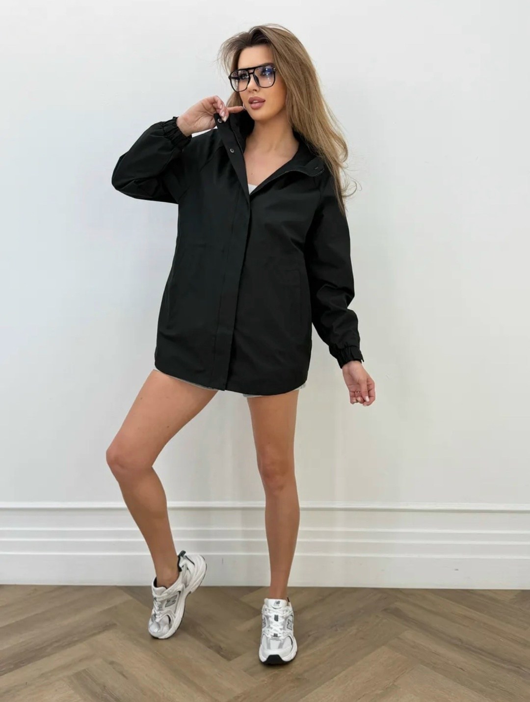 ветровка с капюшоном оверсайз,ветровка женская,ветровка удлиненная с капюшоном,ветровка удлиненная,модная куртка