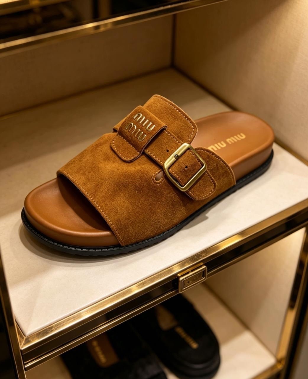 ,модные тапочки,тапочки фенди,женские шлёпанцы,сандалии