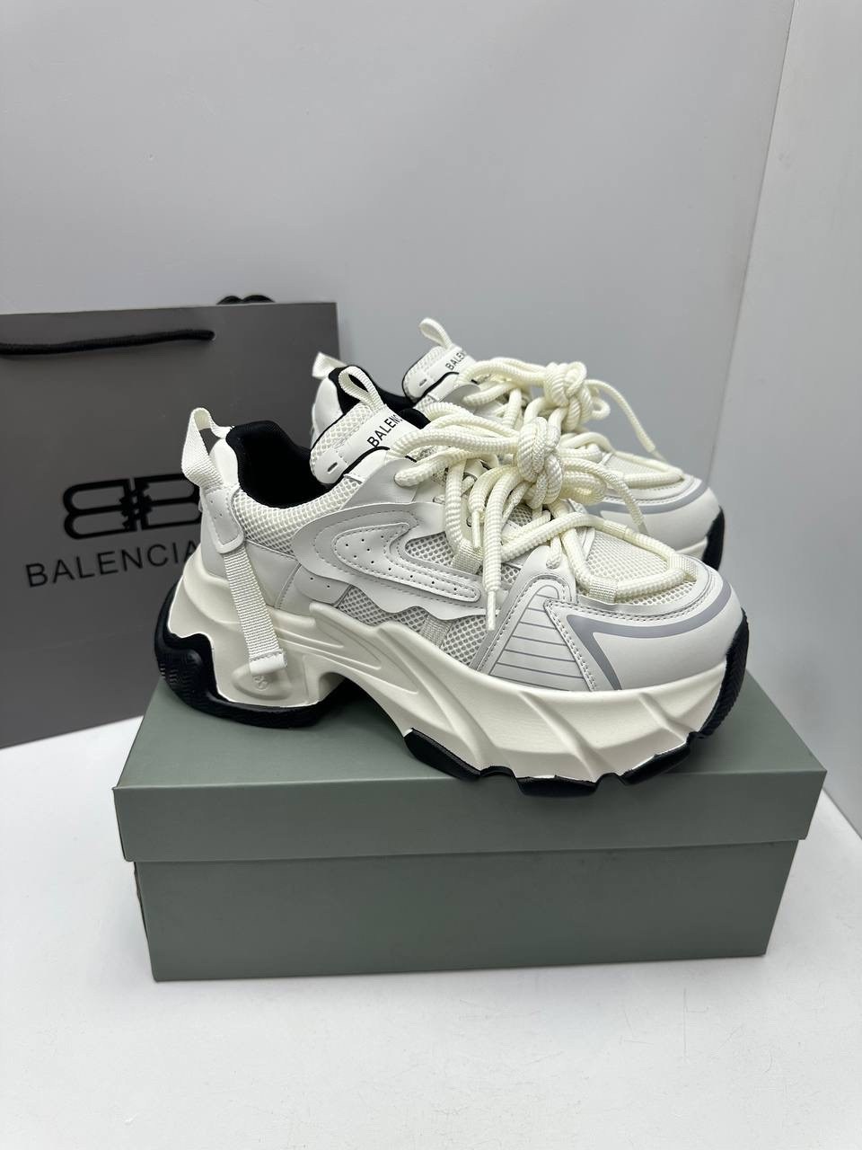 женские кроссовки balenciaga,кроссовки balenciaga,баленсиага кроссовки в сетку,кроссовки баленсиага женские оригинал,кроссовки balenciaga на высокой подошве арт. р135