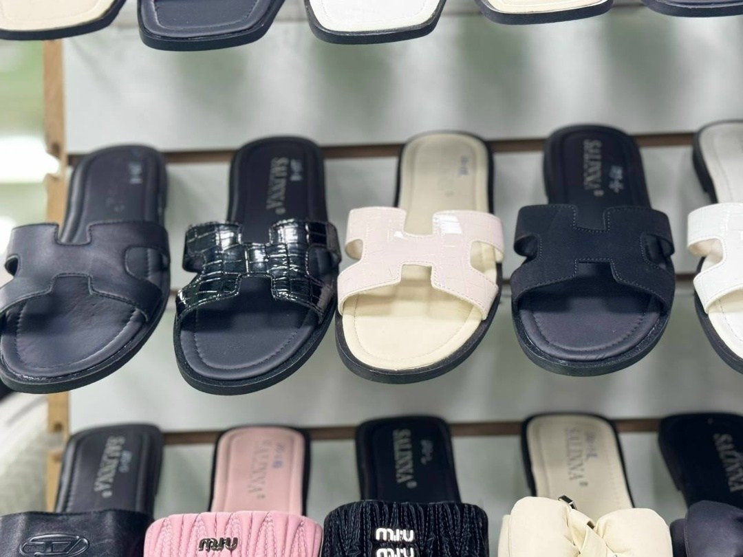 ,шлепанцы женские,женские шлепки,женская ,модные шлепанцы