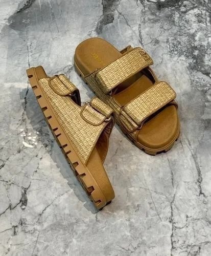 сандалии женские,сандалии,женские шлепанцы prada,шлепанцы miu miu,модные шлепанцы