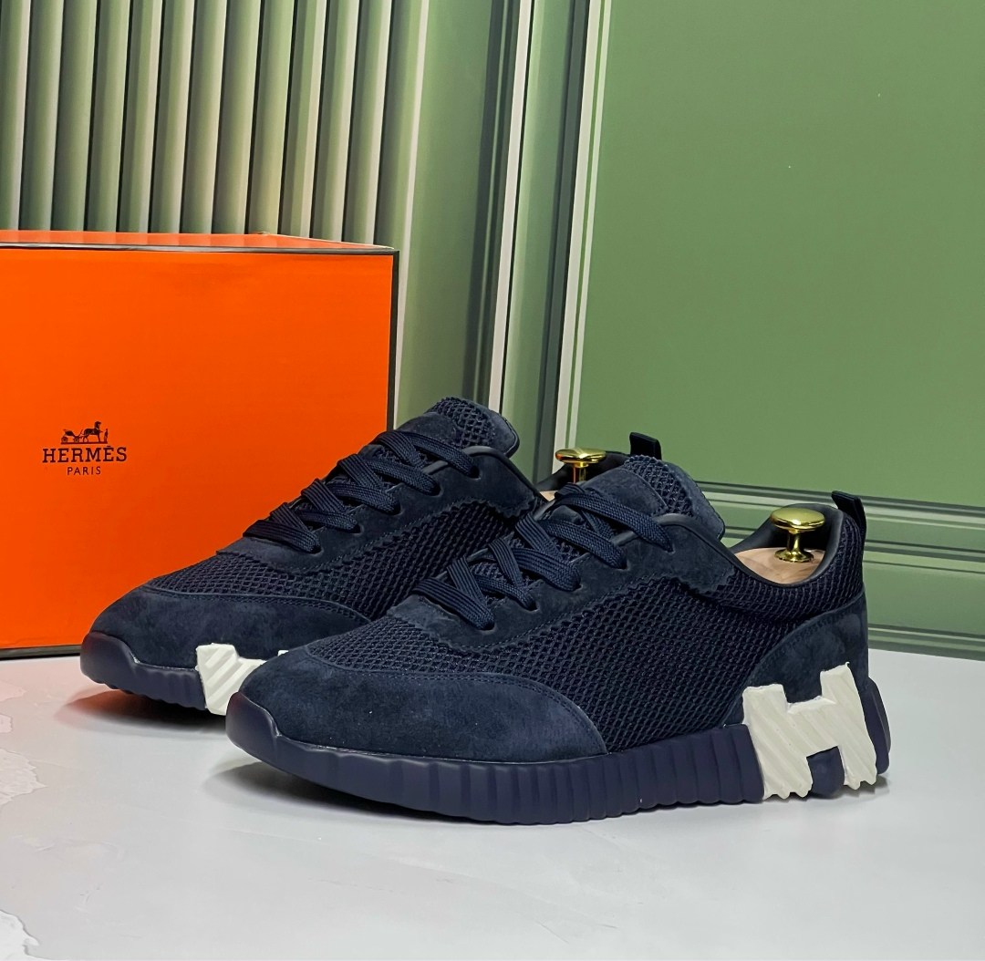 кроссовки мужские hermes,кроссовки hermes,hermes мужские кроссовки bouncing navy,кроссовки hermes мужские оригинал,мужские комбинированные кроссовки hermes 2026 синие с красной буквой на подошве