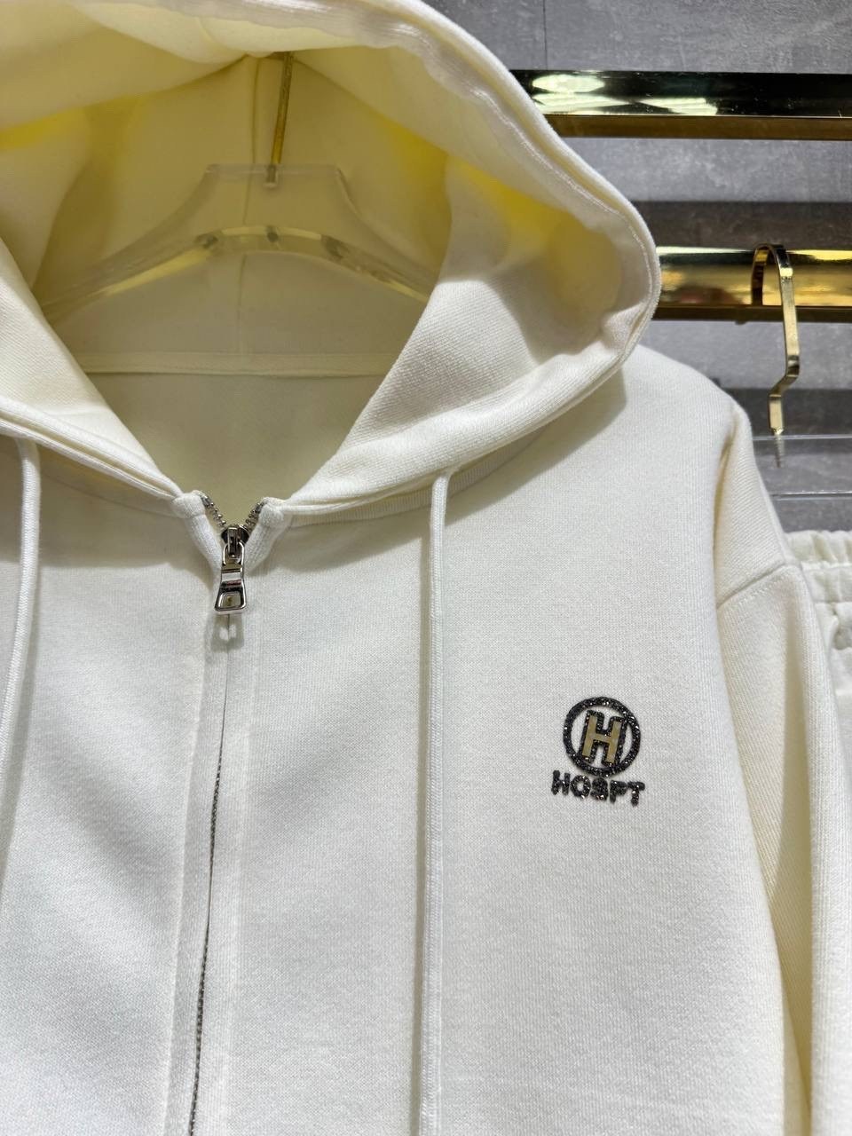 костюм спортивный,стильные костюмы,костюм спортивный женский,костюм белый,костюм кашемировый