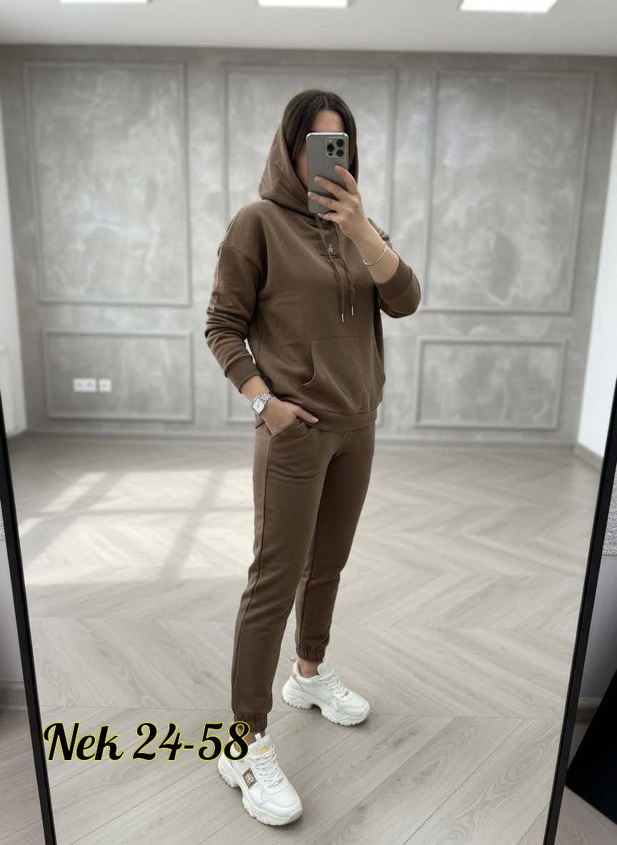 спортивные костюмы женские,cпортивный костюм женский на флисе,женский костюм на флисе,костюм на флисе,образ с зеленым спортивным костюмом