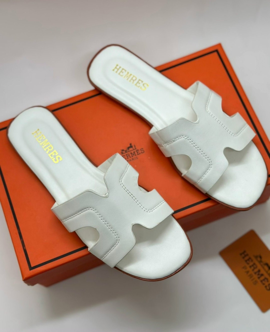 шлепанцы hermes,шлепки hermes женские,шлепки гермес женские,шлепки эрмес белые,женские шлепанцы