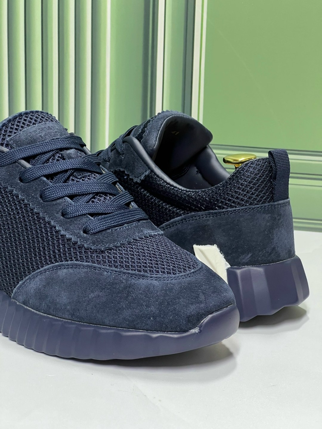 кроссовки мужские hermes,кроссовки hermes,hermes мужские кроссовки bouncing navy,кроссовки hermes мужские оригинал,мужские комбинированные кроссовки hermes 2026 синие с красной буквой на подошве