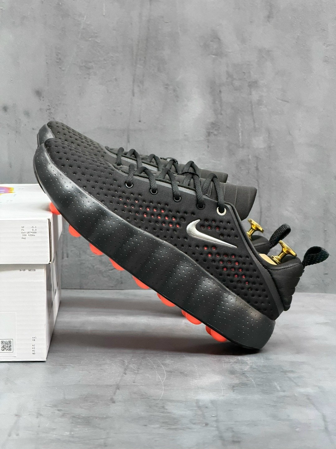 кроссовки,,кроссовки огромные,кроссовки черные,nike mind 002