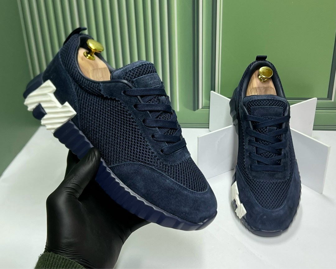 кроссовки мужские hermes,кроссовки hermes,hermes мужские кроссовки bouncing navy,кроссовки hermes мужские оригинал,мужские комбинированные кроссовки hermes 2026 синие с красной буквой на подошве