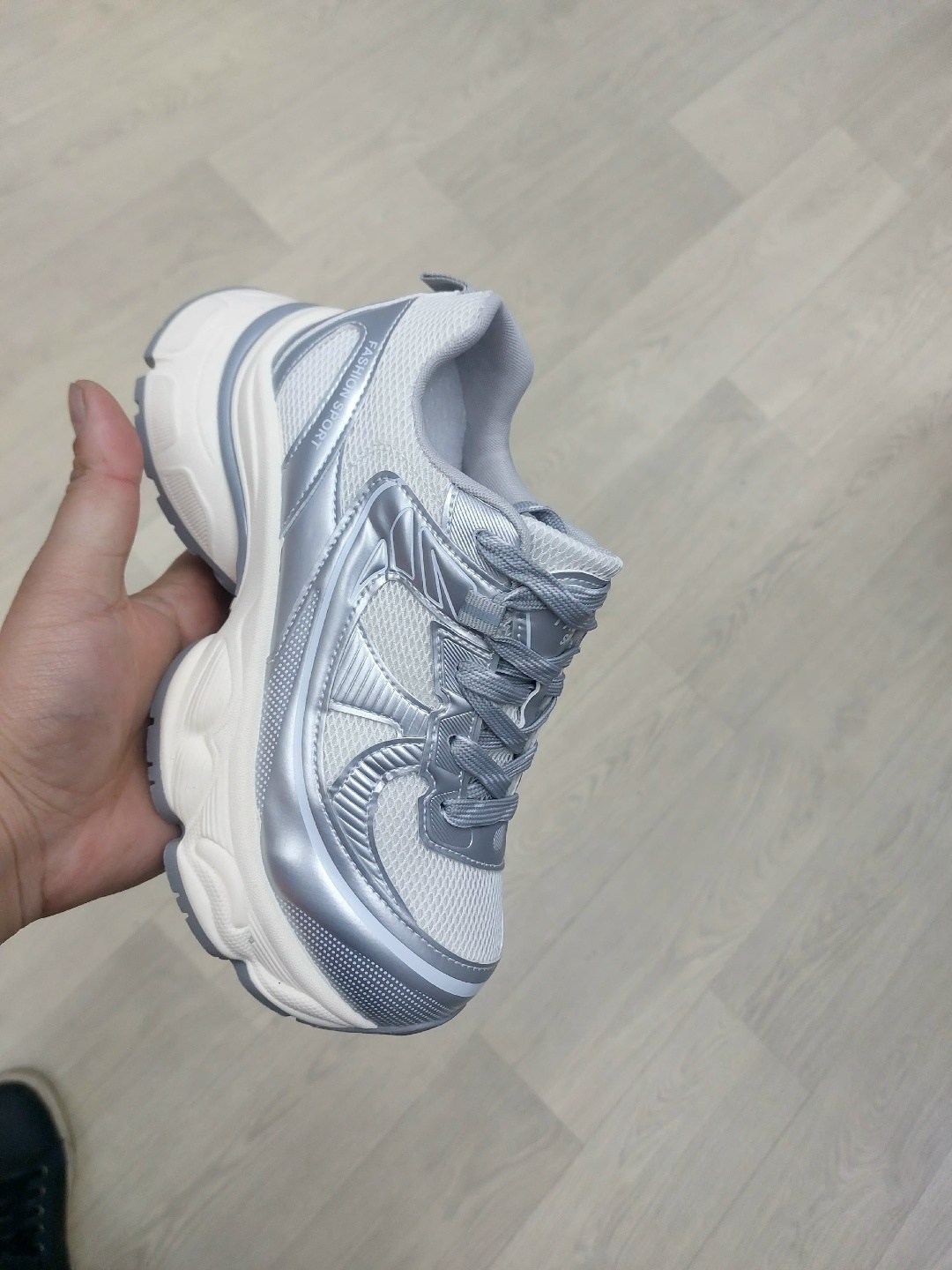 кроссовки женскиe,женские массивные кроссовки,кроссовки повседневные,массивные кроссовки,оригинальные кроссовки