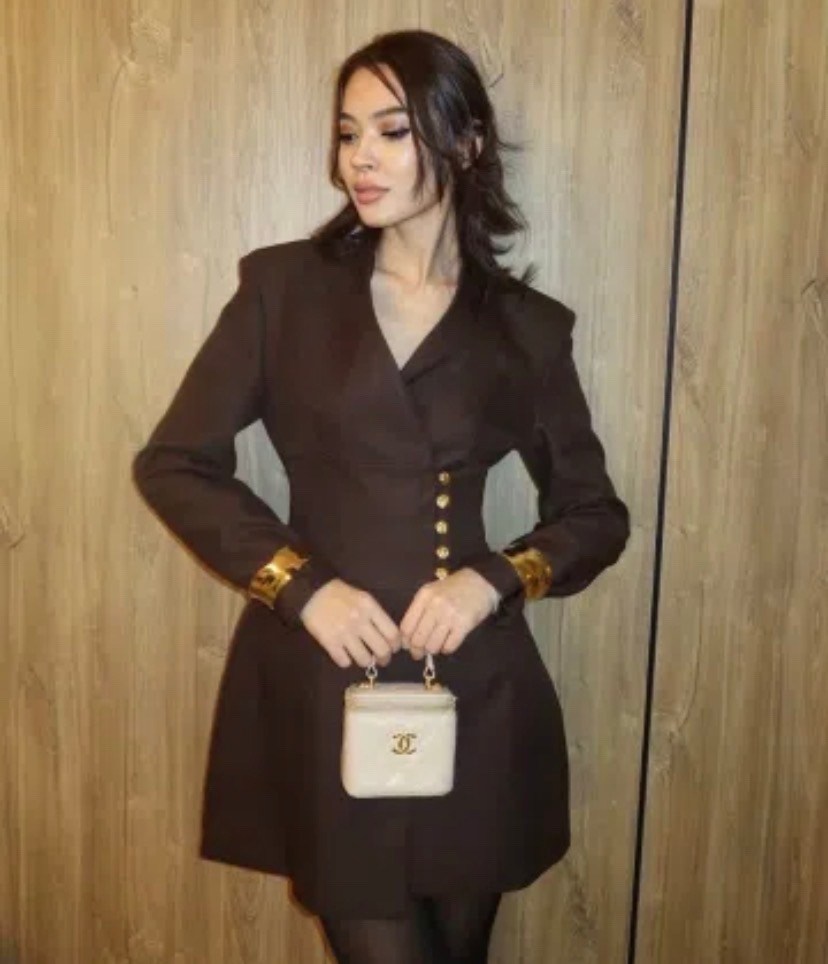 черное платье пиджак,женское двубортное платье-блейзер с длинным рукавом,платье пиджак,платье пиджак бальман,платье пиджак бальман черное