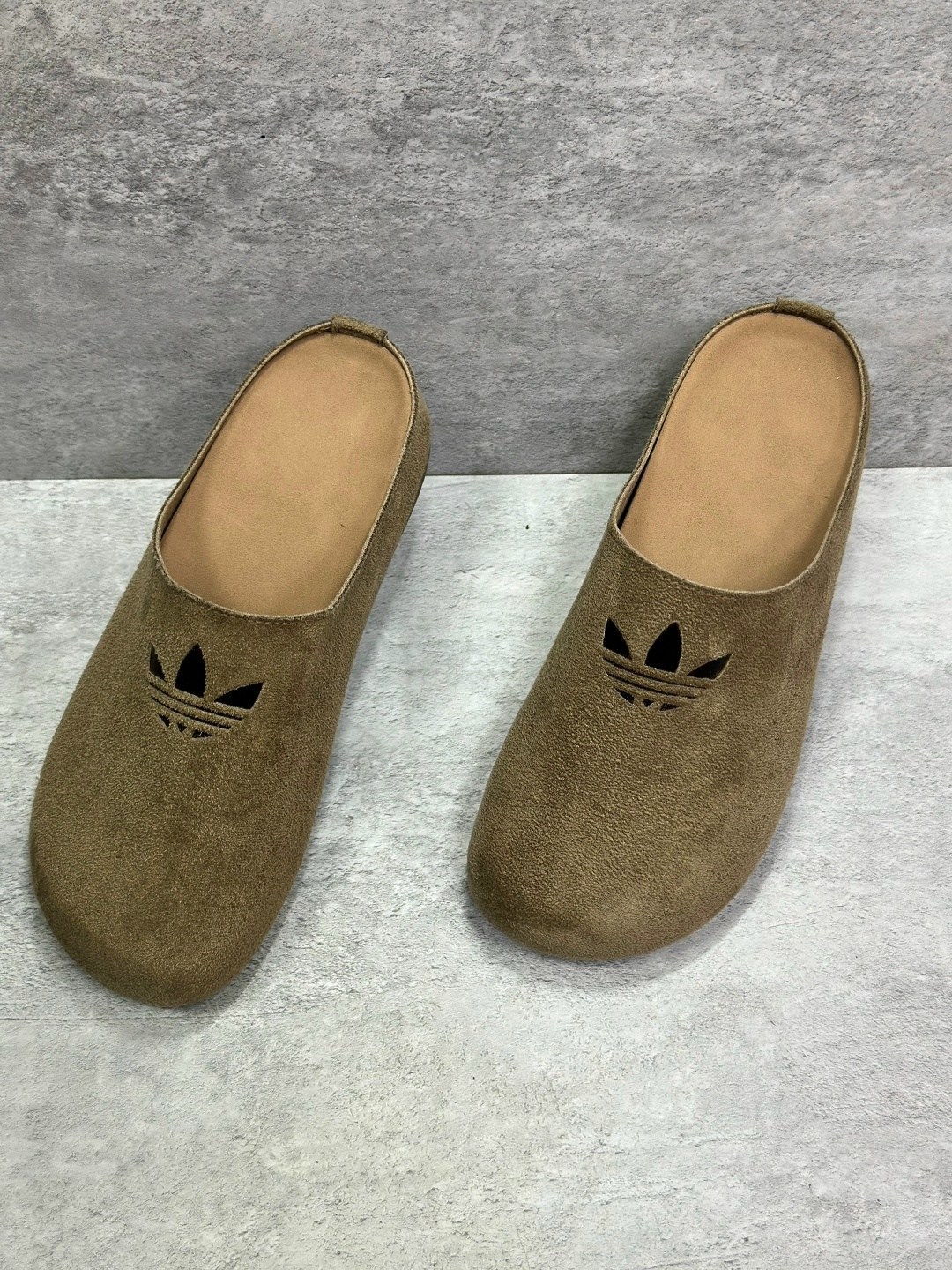 ,тапки адидас,шлепанцы adidas,тапки мужские,тапочки коричневые