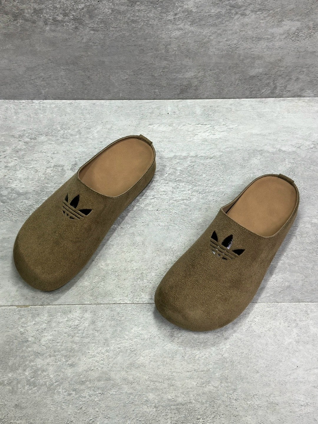 ,тапки адидас,шлепанцы adidas,тапки мужские,тапочки коричневые