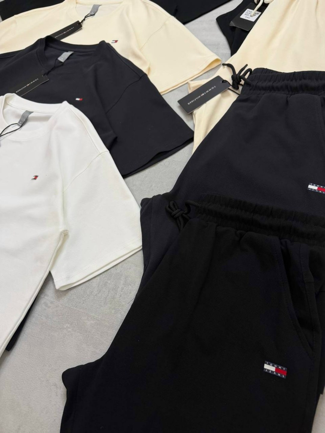 спортивный костюм томми хилфигер мужские,костюм спортивный мужской,летние костюмы,костюм шортами,мужские комплекты