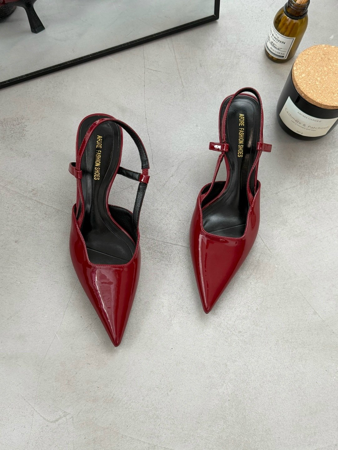 женские туфли лодочки,босоножки стильные,,босоножки из лакированной кожи на высоком каблуке-шпильке с острым носком,босоножки женские