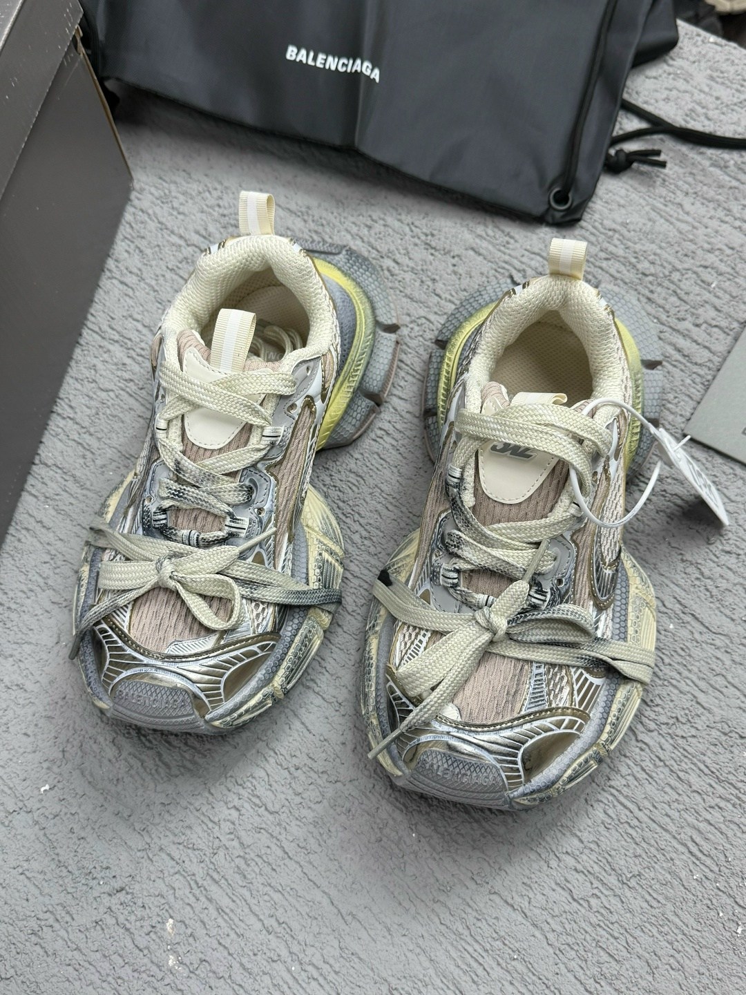 кроссовки balenciaga 3xl worn out sneaker,кроссовки balenciaga 3xl женские,женские кроссовки balenciaga,кроссовки balenciaga,кроссовки спортивные мужские летние balenciaga