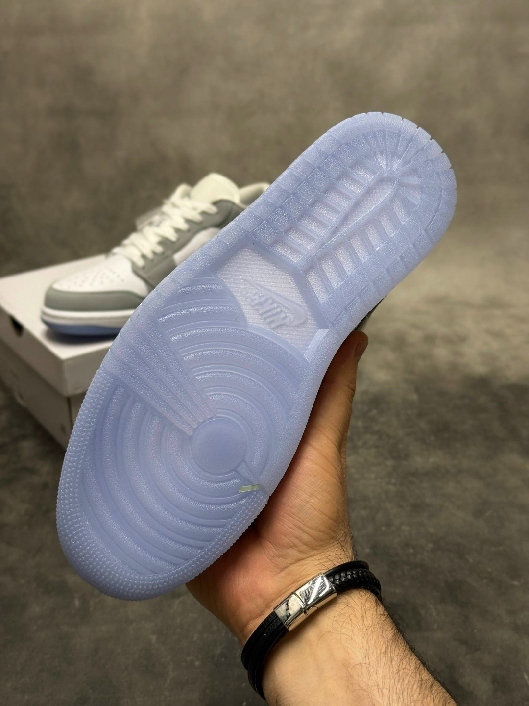 кроссовки nike air jordan 1 low wolf grey,nike air jordan 1 low wolf grey,nike air jordan 1 low,кроссовки nike air jordan 1 low,air jordan 1 low wolf grey dc0774-105