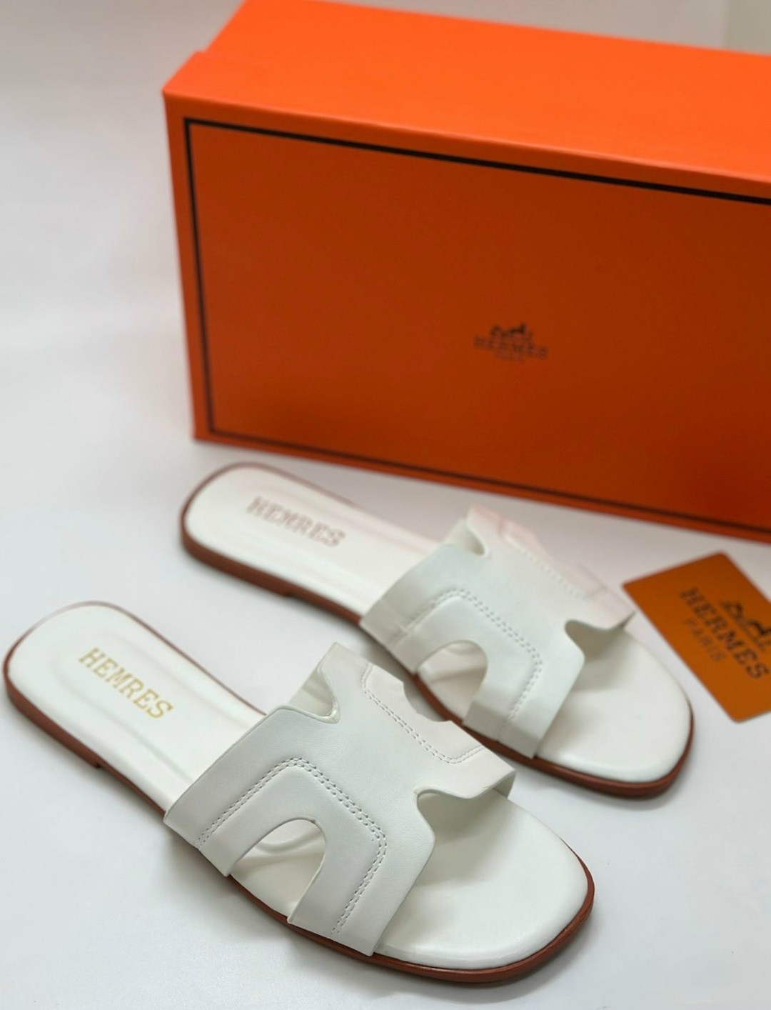 шлепанцы hermes,шлепки hermes женские,шлепки гермес женские,шлепки эрмес белые,женские шлепанцы