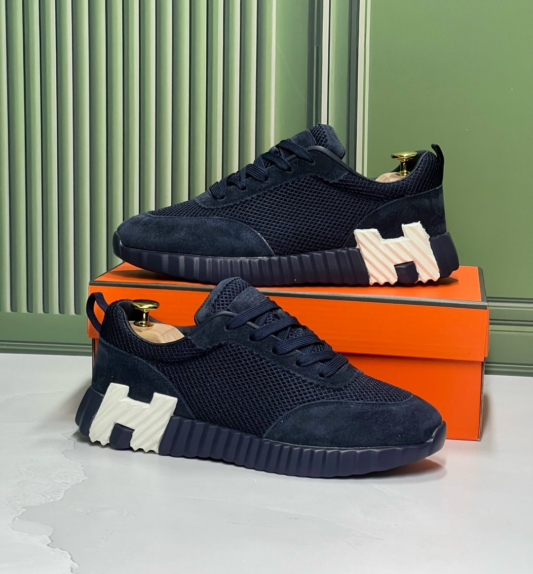кроссовки мужские hermes,кроссовки hermes,hermes мужские кроссовки bouncing navy,кроссовки hermes мужские оригинал,мужские комбинированные кроссовки hermes 2026 синие с красной буквой на подошве