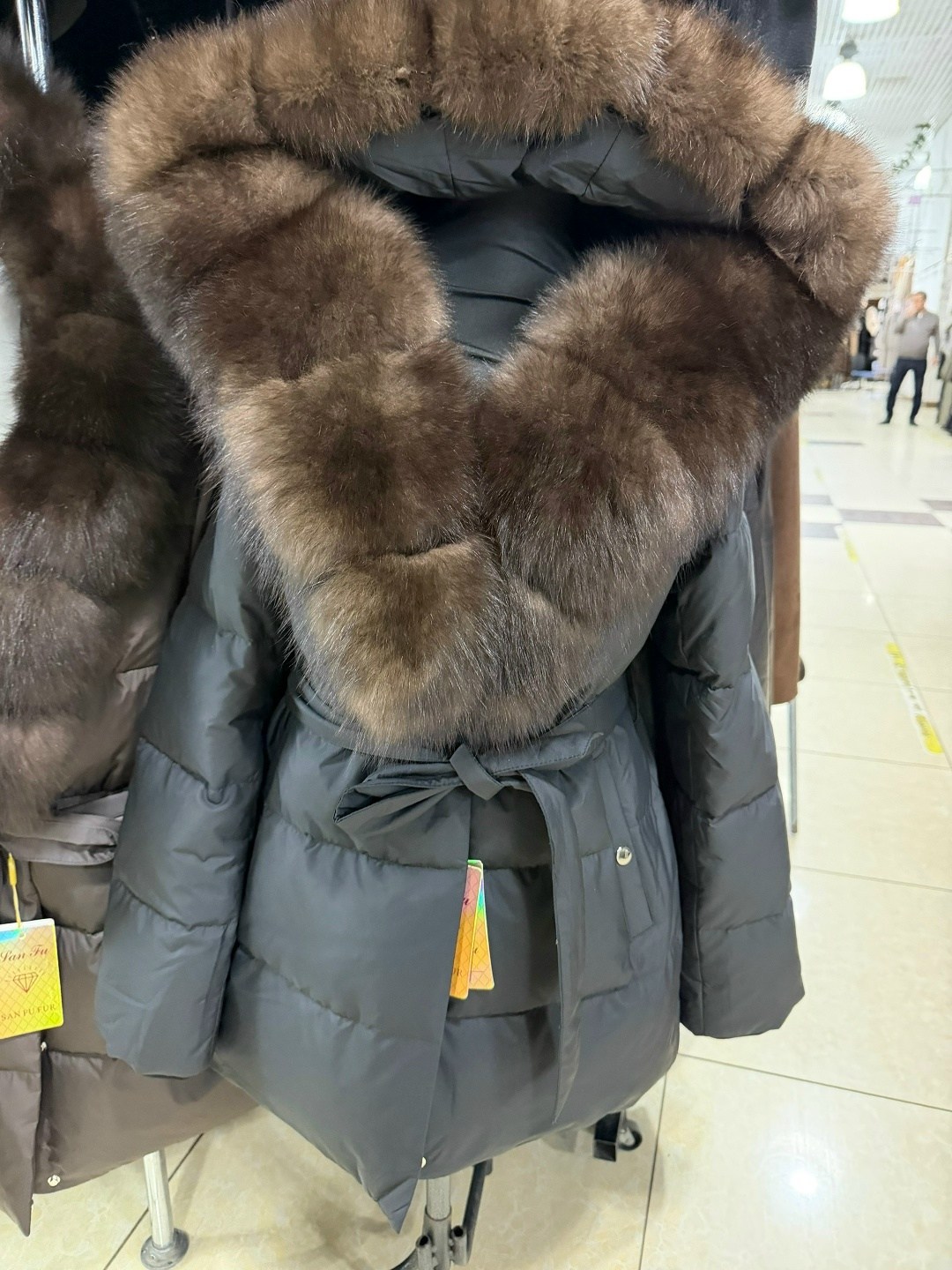 пуховик с натуральным мехом,пуховик с натуральным мехом песца,пуховик с натуральным мехом и песца70 cm с капюшоном,пуховик женский мех натуральный,пуховик с мехом